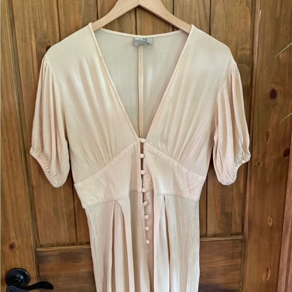 ASOS DESIGN crinkle tea jumpsuit with puff sleeve in stone - Picture 5 of 8